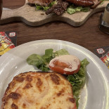 Clichy's Tavern food