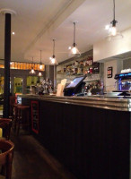 Juste Le Zinc inside