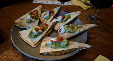 Le Petit Cervantes food