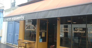 Le Petit Cervantes outside