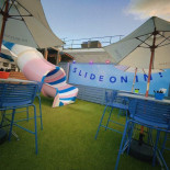 Stella-café outside