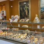 Boulangerie Au Pain Gourmand inside