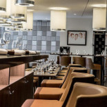 Les Cocottes Arc de Triomphe Dentro