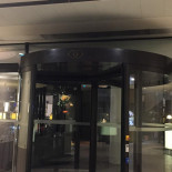 Les Cocottes Arc de Triomphe Dentro