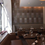 Les Cocottes Arc de Triomphe Dentro