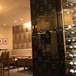 Les Cocottes Arc de Triomphe Dentro