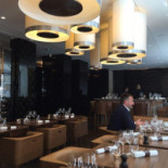 Les Cocottes Arc de Triomphe Dentro