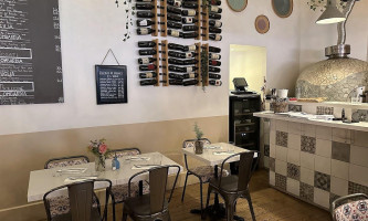 Le Talon Caché inside