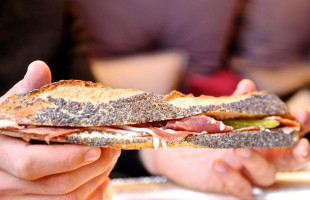 Un jour sans faim by Louvard Minuman