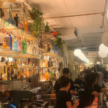 Les Cocottes Arc de Triomphe Dentro