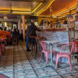 Café des Deux Moulins Dentro