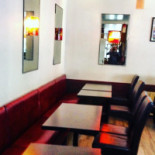 Café De La Place À l'intérieur