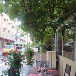 La Dolce Vita outside