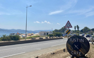 Just'in Café Exterior