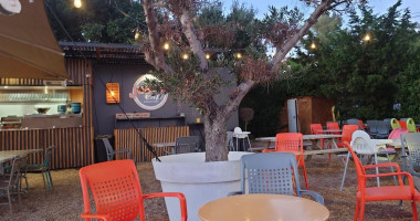 Just'in Café Exterior