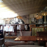 Le Square Cafe inside