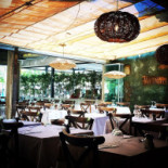 Le Square Cafe inside