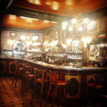 Le Square Cafe inside