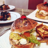 Les Deux Soeurs Nourriture