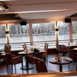 Le Salon Sur L'eau À l'intérieur