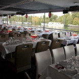 Le Salon Sur L'eau À l'intérieur