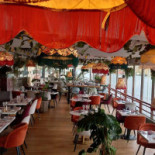 Le Salon Sur L'eau À l'intérieur