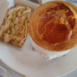 Le Pont De Thorey food