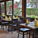 Au Cygne D'abondance Dentro