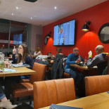 AU PARC FLEURI Dentro