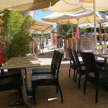 Les Deux J Cie Outside