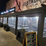 Les Deux J Cie Outside