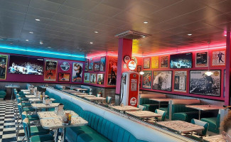 Tommy's Diner outside