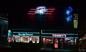 Tommy's Diner outside