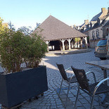 Le Vincennes outside