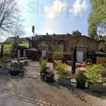 Le Victoria's Exterior