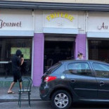 Au Petit Gourmet Exterior