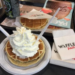 Waffle Factory Comida