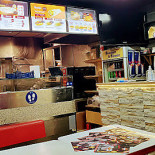 Pizza Hit By Tito Et Dina Dentro