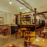 Henriette Restaurant Bar à Vins Dentro