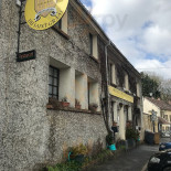 Auberge du Saint-Graal outside