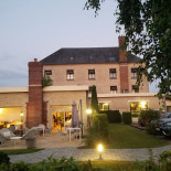 La Renaissance Exterior