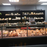 La Cave du Fromager Dentro