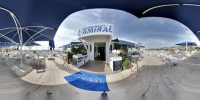 L'amiral outside