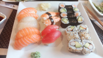 Yaka Sushi food