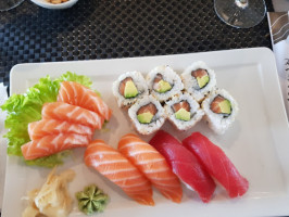 Yaka Sushi food