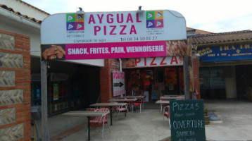 Aygual Pizza inside