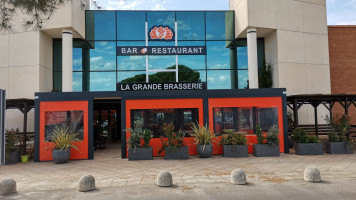 La Grande Brasserie outside