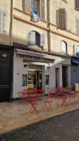 Cafes Debout inside