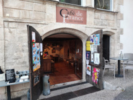 Cafe De France inside