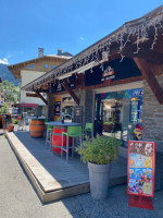 Bar des Alpes inside